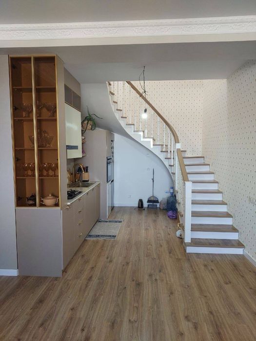 Продается 4-комнатный дюплекс, улица Паркентская, п-к Циолковского