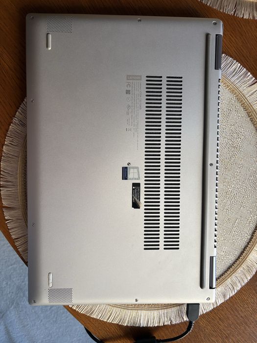 Лаптоп Lenovo Yoga 720 15.6” i7