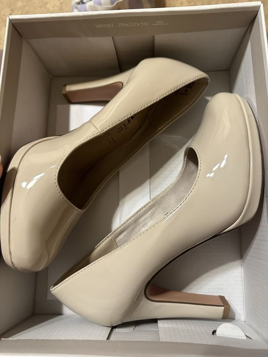 Обувки на висок ток