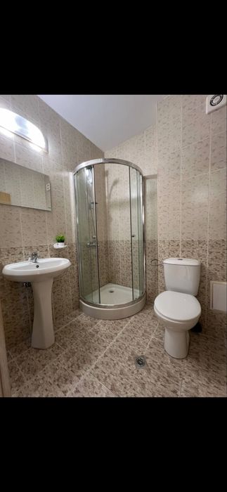 Душ кабина 90*90 стекла за душ кабина още една 80*80 с корито като нов