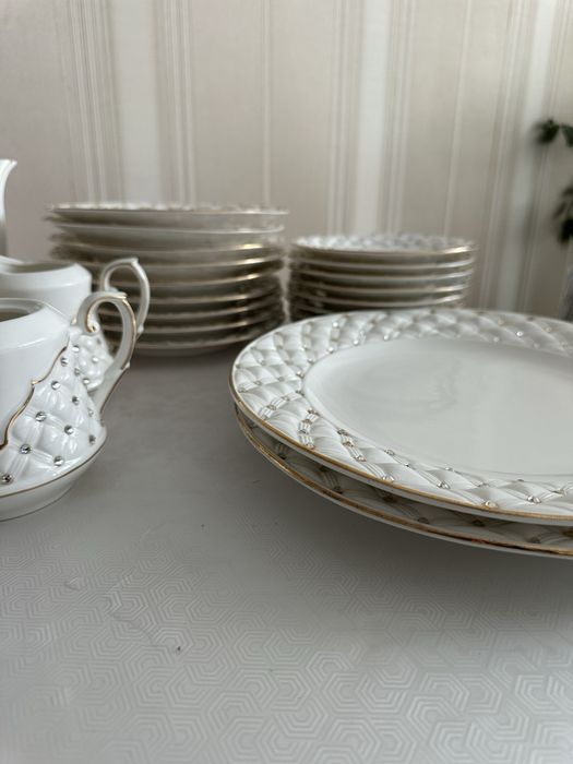 Чайно-столовый сервиз белый со стразами