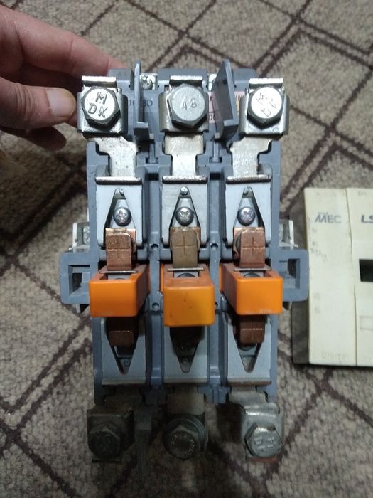 Указатель напряжения,двухполюсной. Магнитный пускатель.