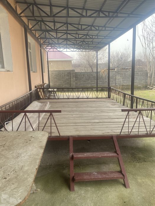 Тапчан агашымен бирге