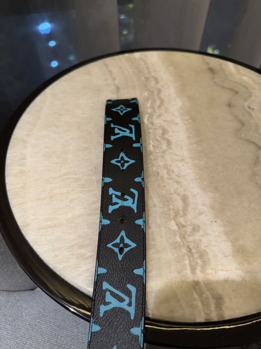 Curea Louis Vuitton Shapes cu initiale albastru deschis