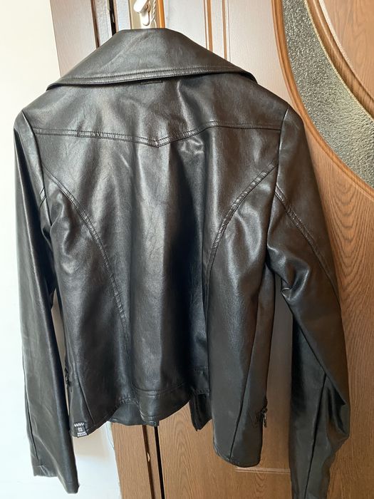 Vand geaca imitatie piele neagra