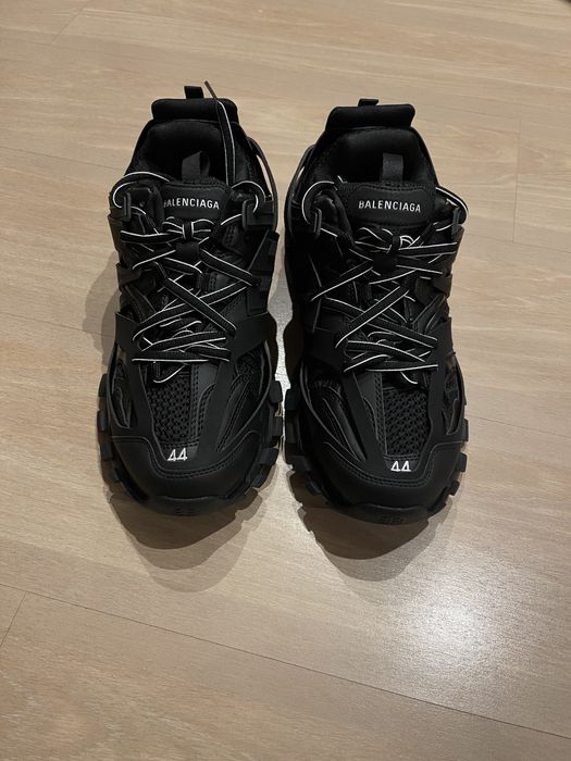 Balenciaga store track 44