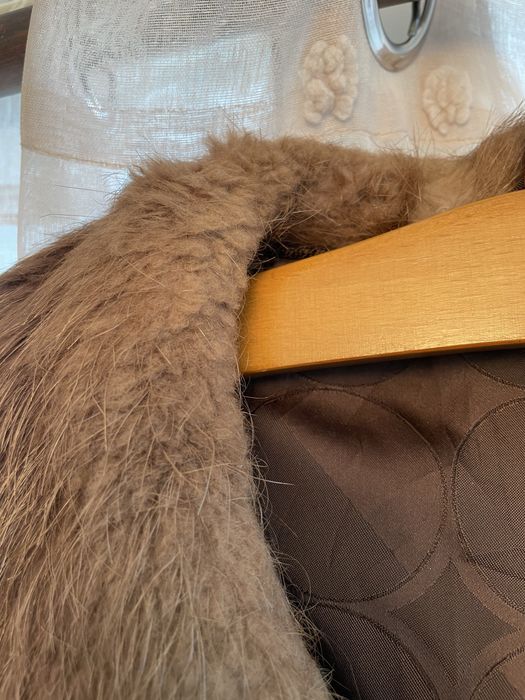 Palton maro trei sferturi cu blana naturala -stare buna, negociabil