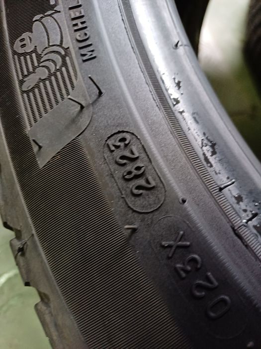 Гуми 235/45/19 Мишелин