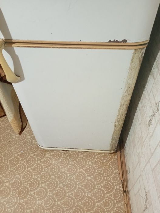 Продам рабочий холодильник бирюса