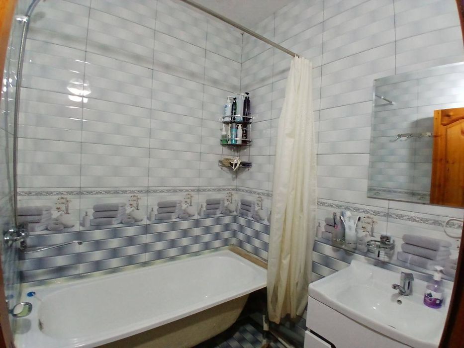 Kvartira sotiladi yevroremont qilingan 4xonali