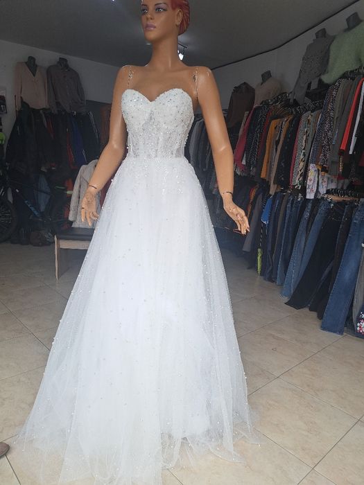 Рокля обсипана с перли