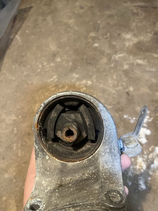 Подушка Акпп nissan maxima cefiro