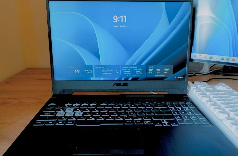 Kompyuter vs Notebook bira sotiladi.  Hamma o'yin va Dasturda ishlaydi