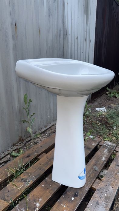 Продам раковина с ножкой