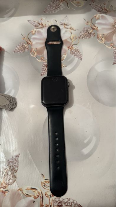 Продам Apple Watch 4