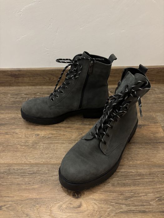 Дамски боти естествен велур Caprice