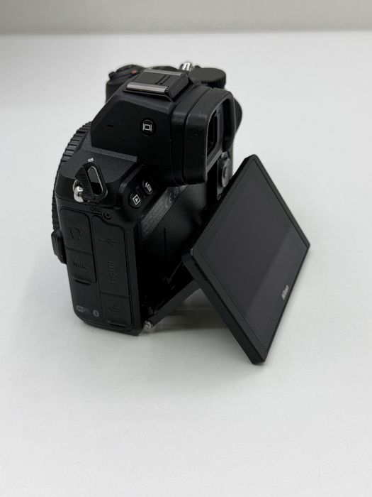 Aparat foto Mirrorless Full-Frame Nikon Z5 Kit cu Obiectiv NIKKOR Z 24-50mm f/4-6.3 WiFi Bluetooth Doar cateva cadre Ca nou