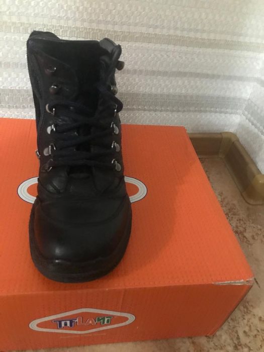 Продам весенние ботинки