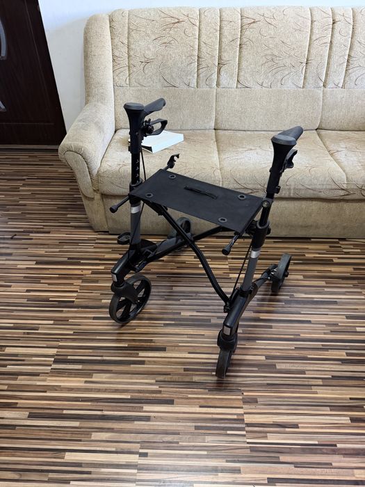 Cadru rulant din aluminiu cu frane si sezut (ca nou)
