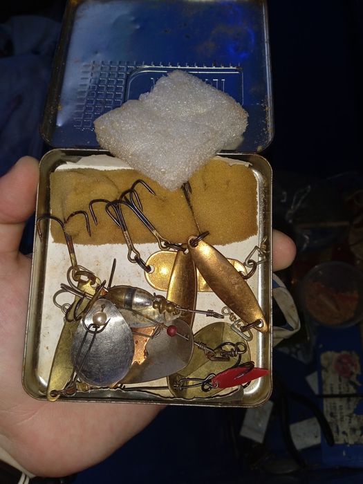 Отдам чемодан для рыбалки