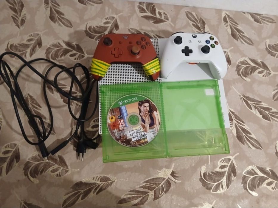 Vând Xbox one 1TB