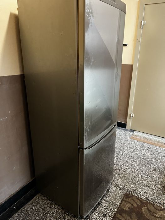 Хладилник с фризер