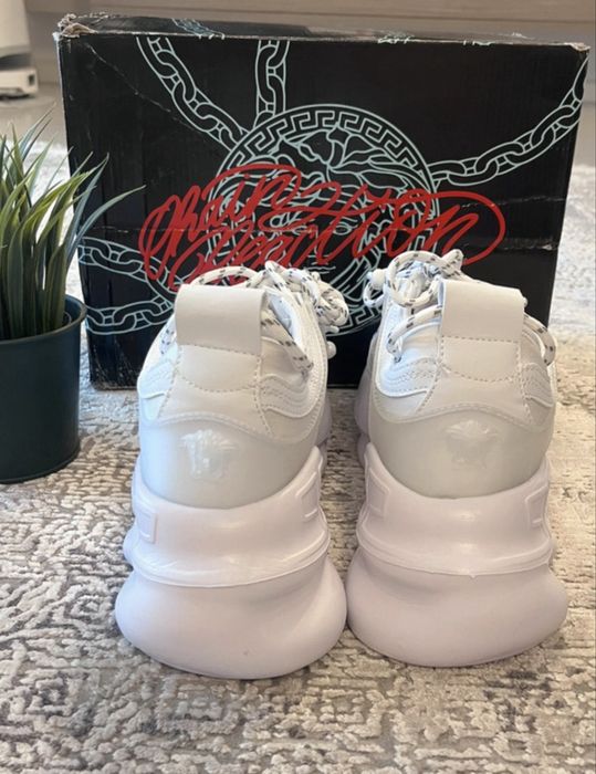 Versace chain reaction