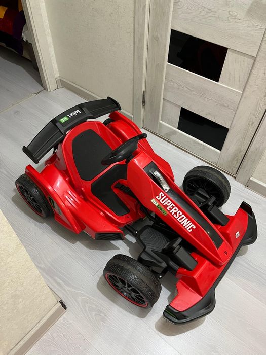 Детский электромобиль / машинка с пультом управления