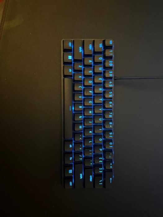 Vând tastatură de gaming mecanică Razer Huntsman Mini negru