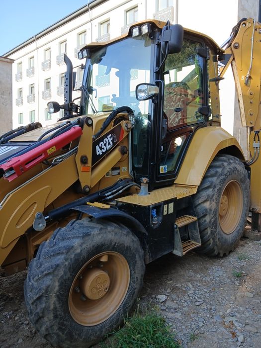 Inchiriez buldoexcavator, miniexcavator, Bobcat, cilindru compactor