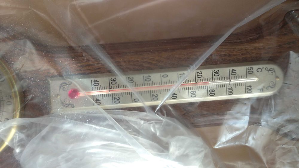 Часы метеостанция