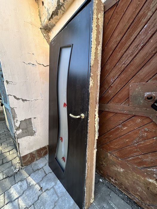 Продаю Двери.