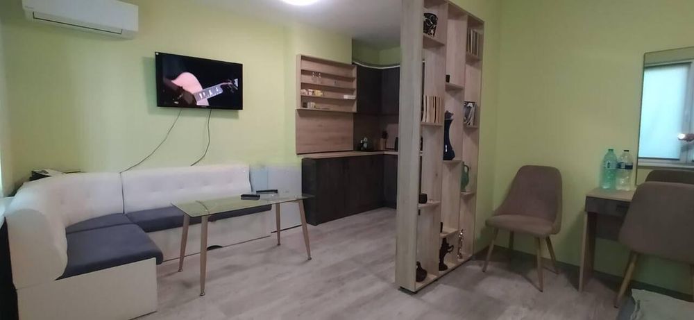 Дава се под наем Едностаен апартамент в Бургас, Възраждане - 40 кв.м за 306 € - Снимка #1