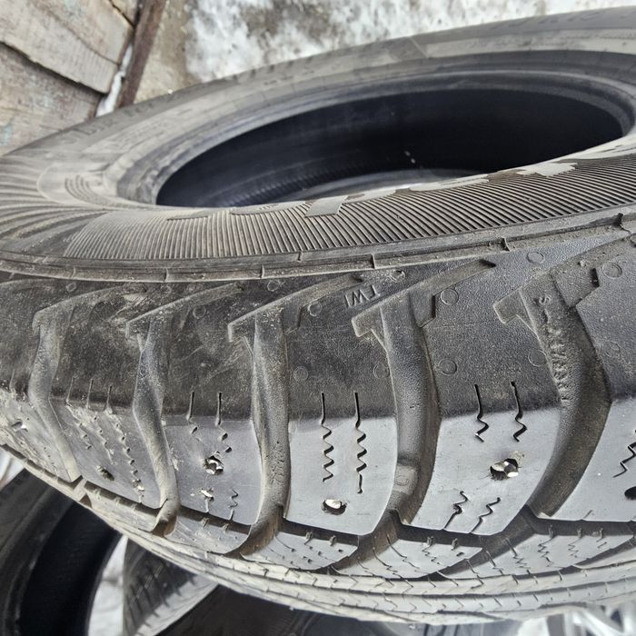 Продам шины 215,70,16