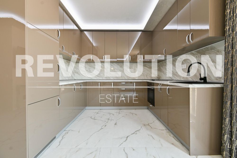 Тристаен апартамент в ж.к. Дружба 2