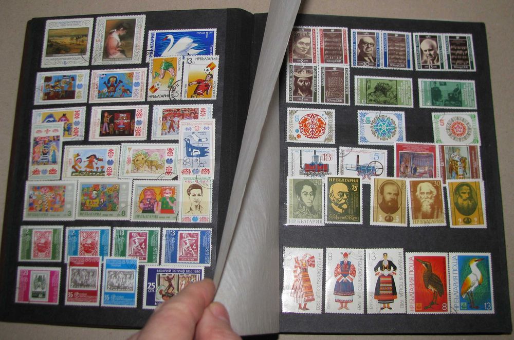 Албум класьор с клеймовани марки ок. 250 бр. бълг. руски полски