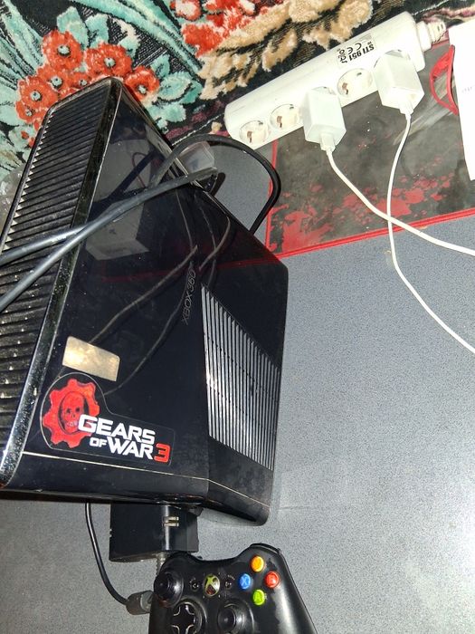 Vând Xbox360 in stare foarte bună de funcționare