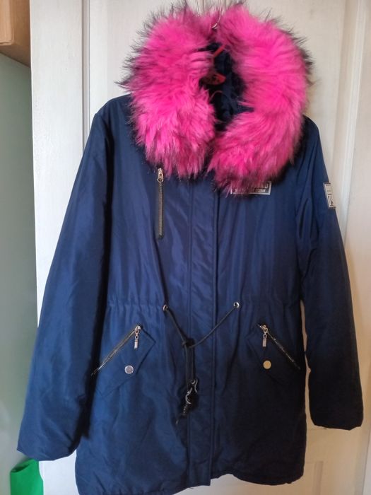 Продам тёплую куртку с капюшоном 46/165 размер