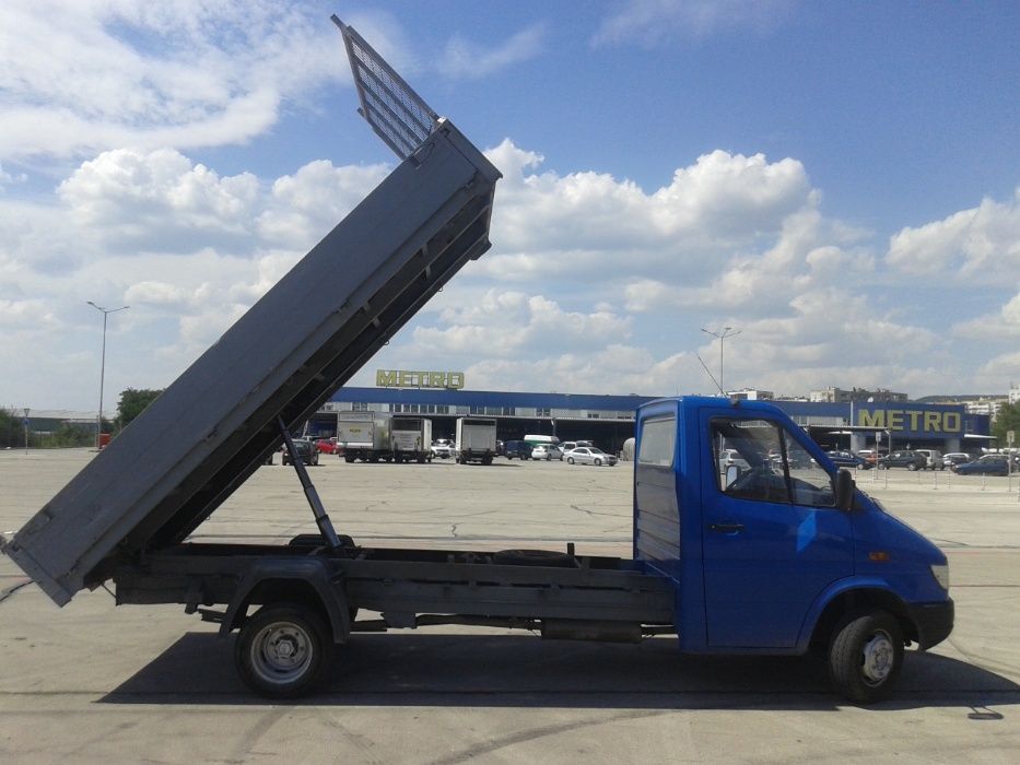 Изхвърляне строителни и битови отпадъци.Товарни услуги със Самосвал