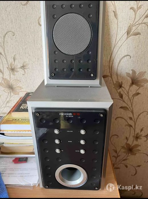 Сабвуфер + 2 колонки в отличном состояние