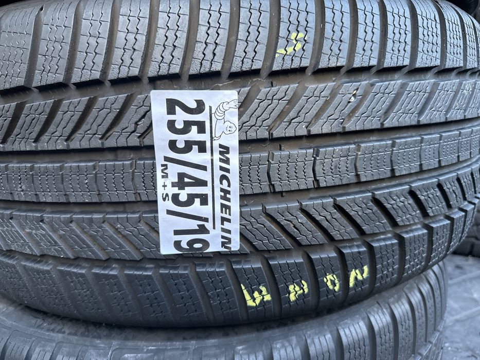 255/45/19 Michelin