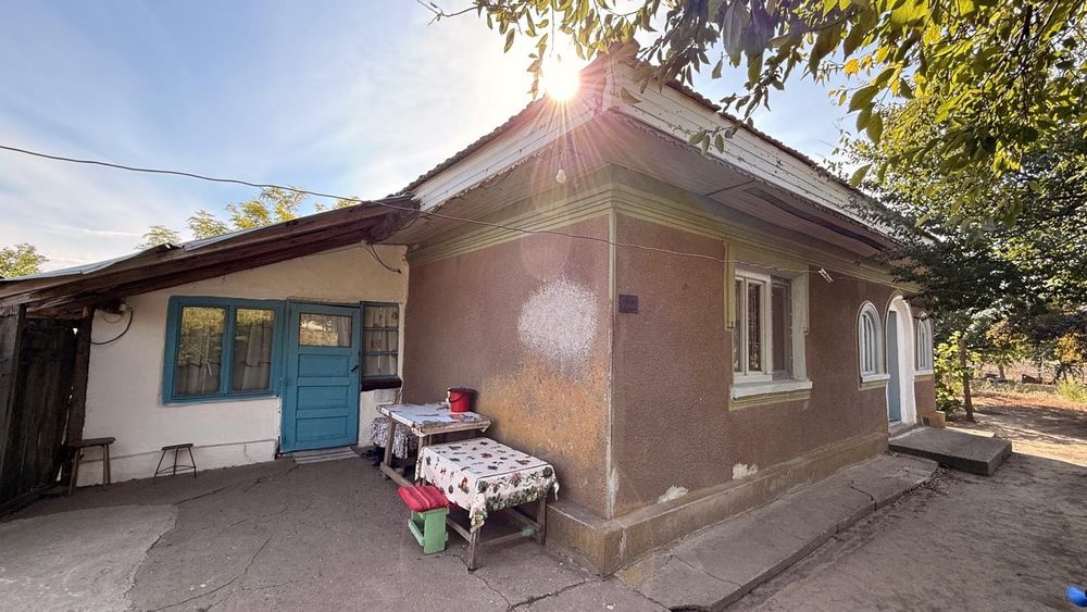 Casa si teren de vanzare