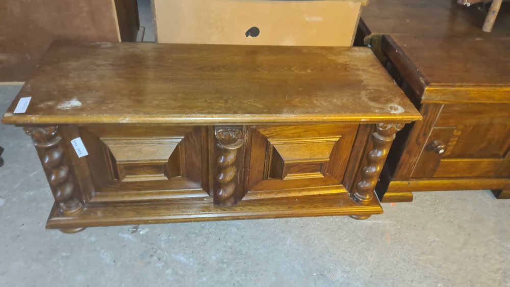 тв шкаф комод с дърворезба внос от Европа