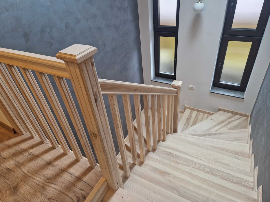 Scara interioara din lemn masiv-grosime trepte 40 mm