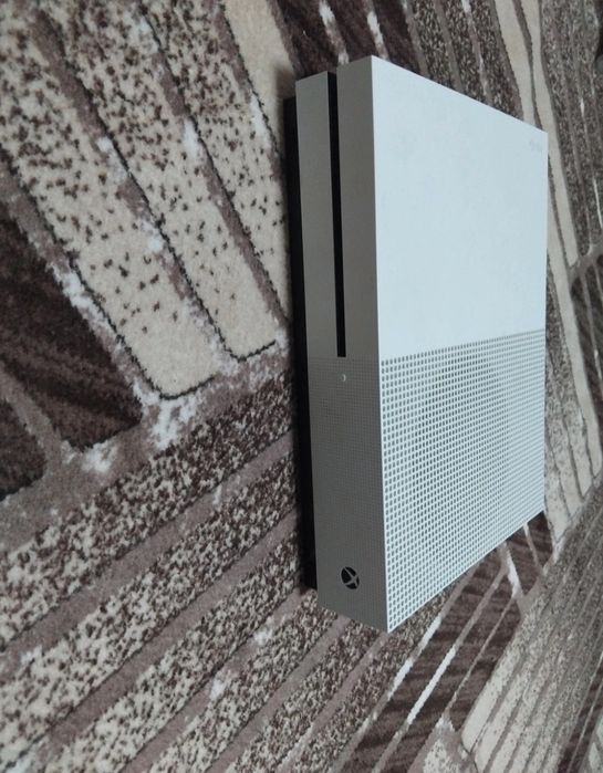 Xbox one + doua controllere