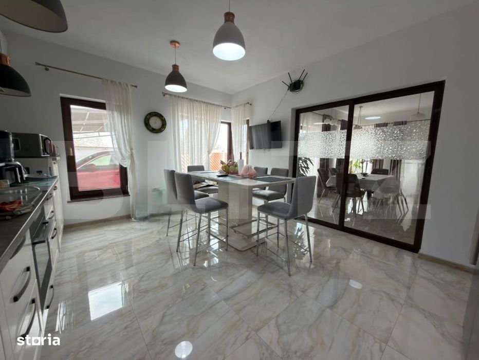 Casa 4 dormitoare, 204 mp, teren 1000 mp, zona Carcea