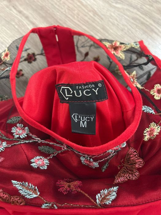 Червена рокля Луци Lucy