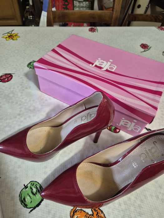 Pantofi noi din piele  rosu inchis