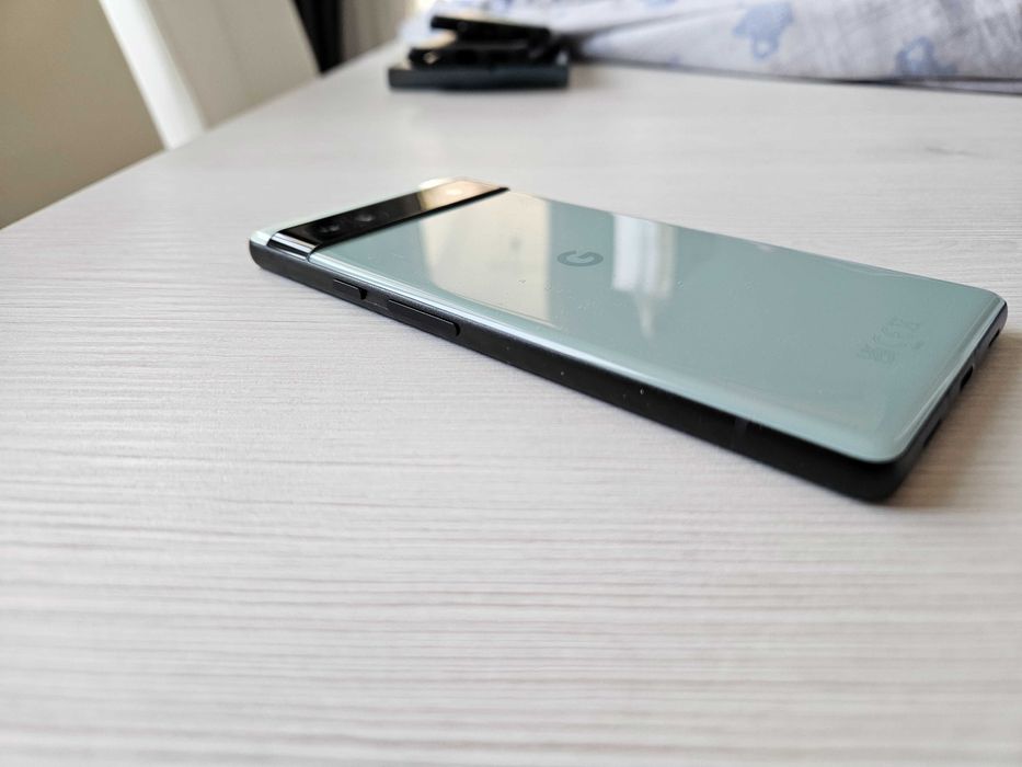 Google Pixel 6a 128GB Отлично състояние + подаръци