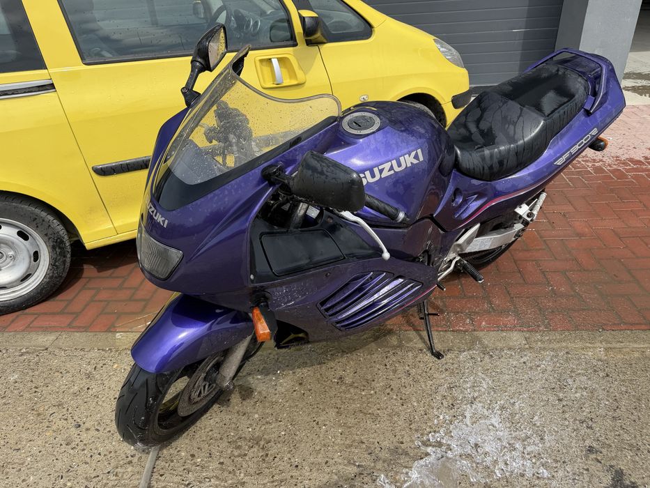 Motocicleta Suzuki R 900 RF